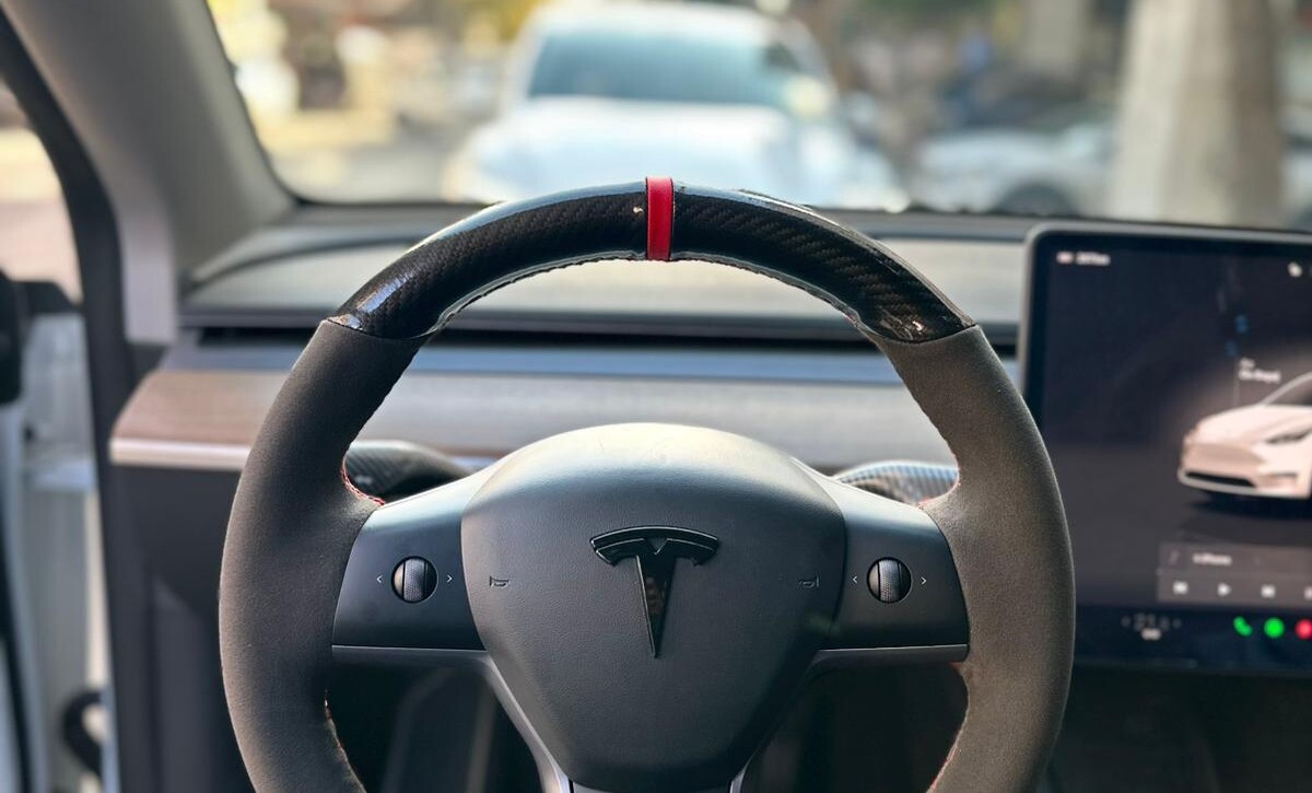 Tesla Direksiyon Kılıfı Modellerimiz – Sürüş Keyfinizi Artıran Şıklık ve Koruma